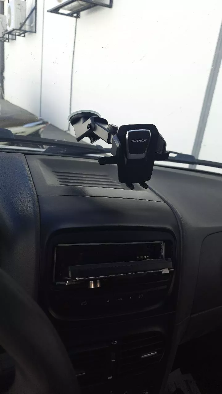 Suporte Veicular Universal para Celular e GPS, Trava Automática, Rotação 360°, Base de Silicone Adesiva – IZESHIELD FLEX photo review