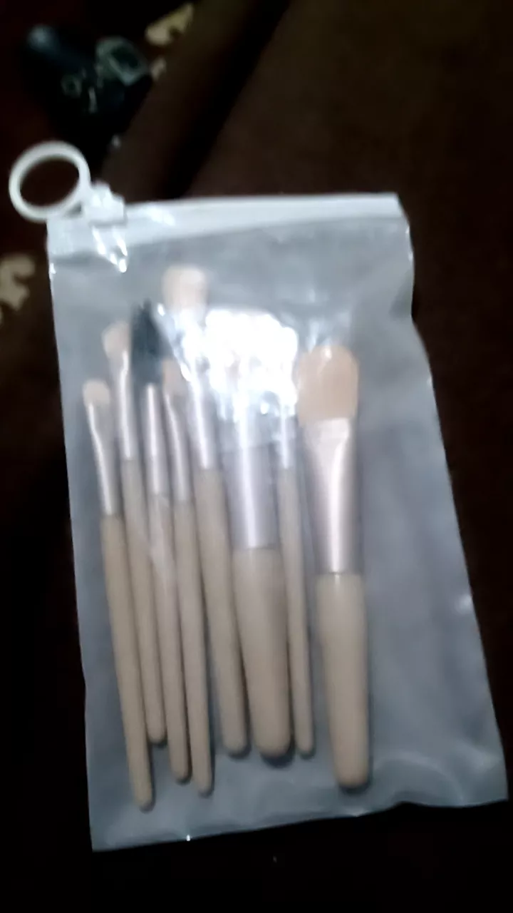 Kit de Pincéis de Maquiagem 8 Peças com Estojo Transparente Para Viagem Cerdas Macias Face e Olhos IZEGLAM TOUCH photo review