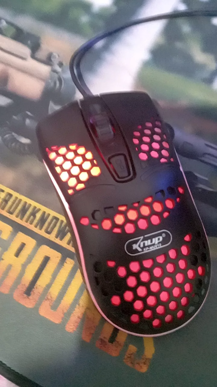 Mouse Gamer Óptico com Fio RGB 1000 DPI Ambidestro IZEBOOST PRO photo review