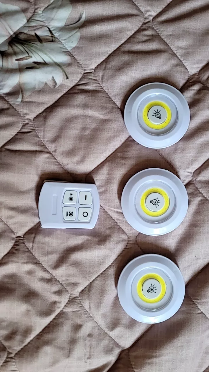 Kit 3 Lâmpadas LED Spot Sem Fio Controle Remoto 150 Lumens Fácil Instalação IZEULTRA LIGHT photo review