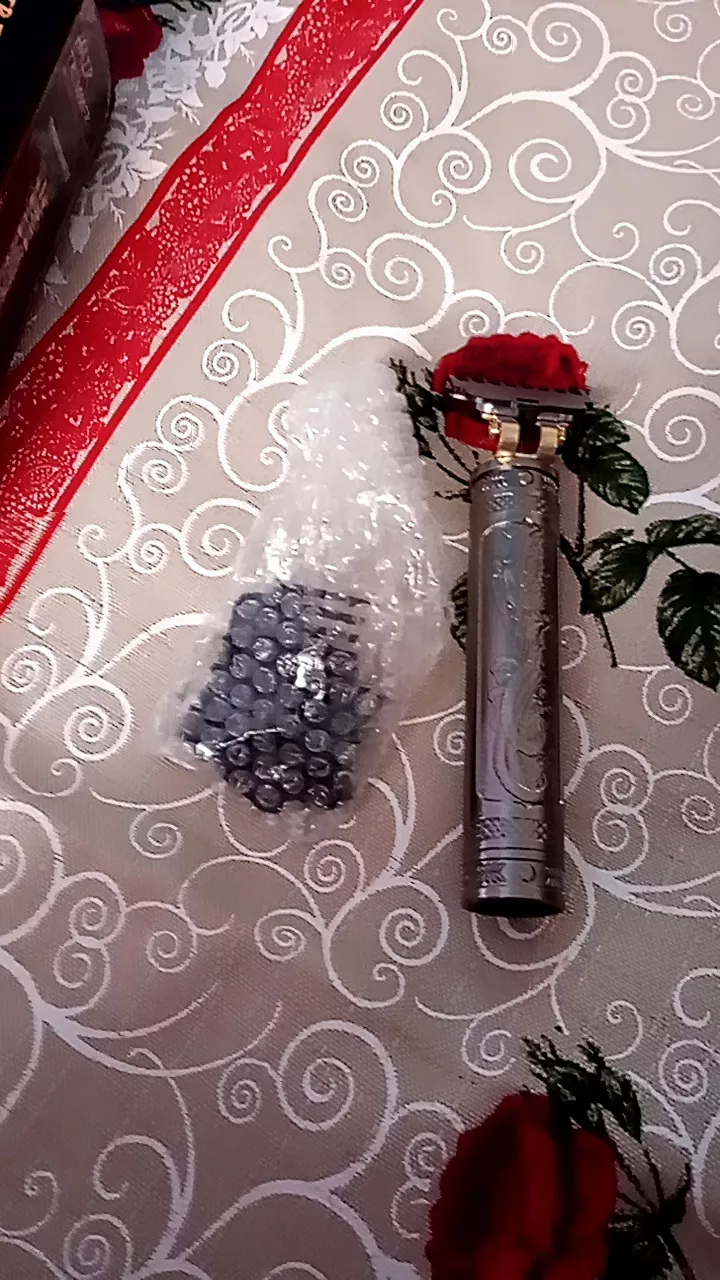 Máquina de Cortar Cabelo e Barba Elétrica Profissional Sem Fio Ajustável IZEBLADE PRO photo review