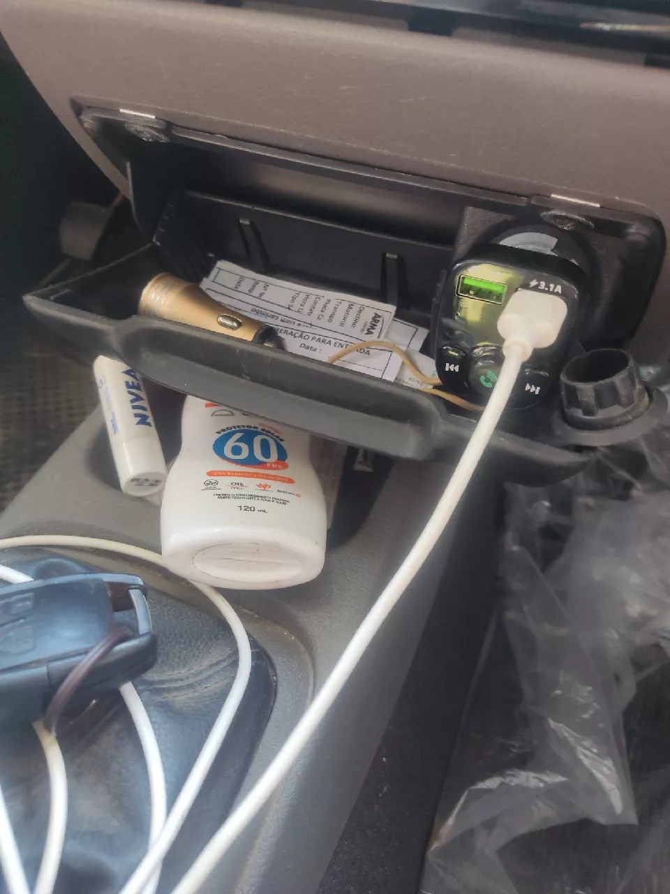 Adaptador Bluetooth FM para Carro Viva Voz, Carregador Veicular Sem Fio, Compatível Android e IOS IZEWIRE CONNECT photo review