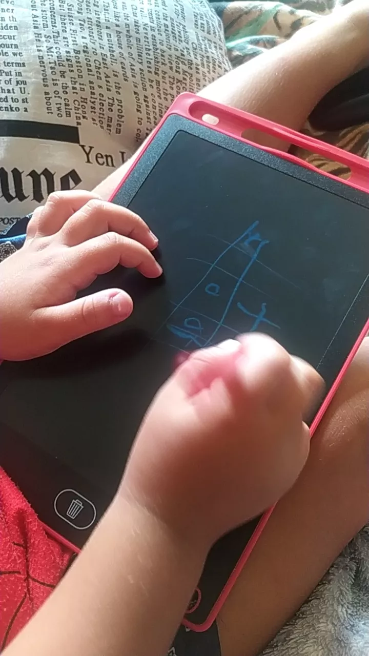 Tablet Lousa Mágica LCD 8.5 Pol ABS Proteção Ocular Apaga Fácil IZECOLOR KIDS photo review