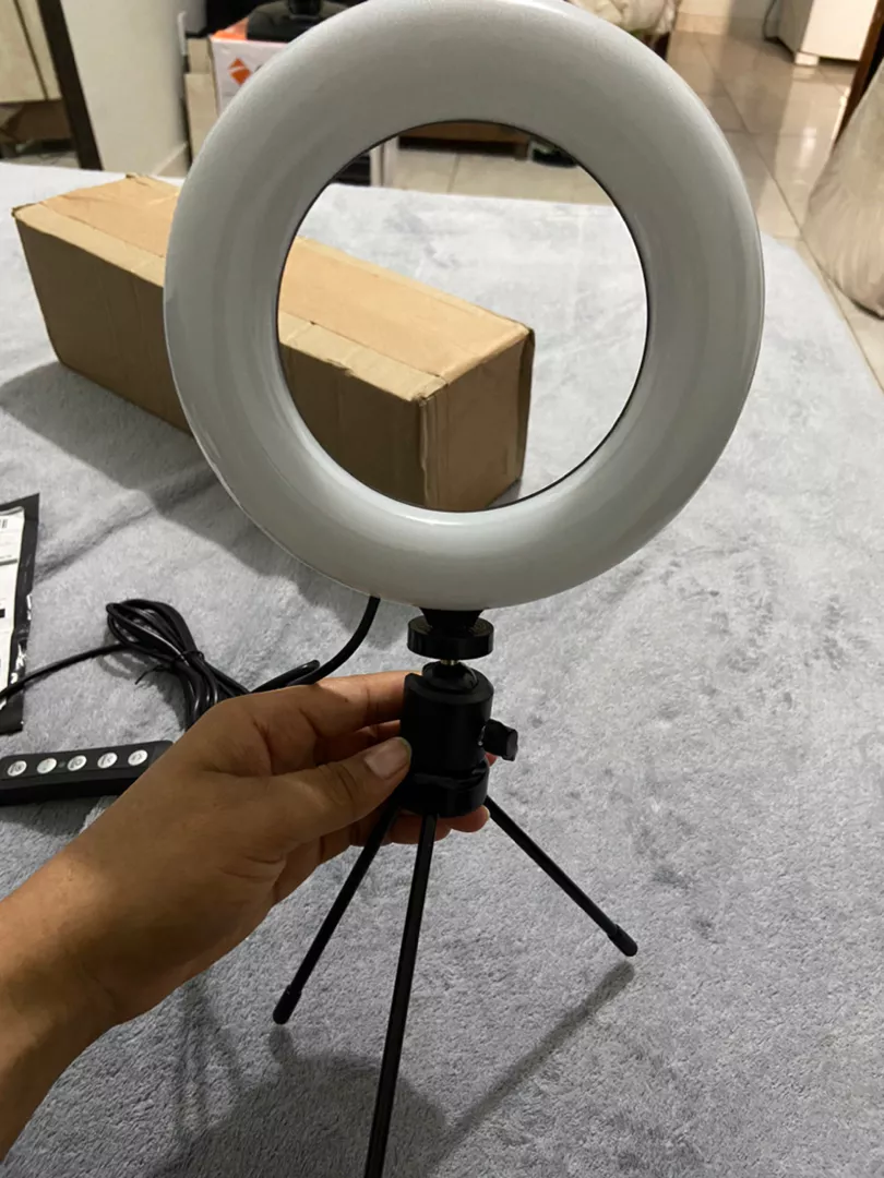 Ring Light de Mesa 6,5" RGB Portátil com Mini Tripé Ajustável IZEGLAM PRO photo review