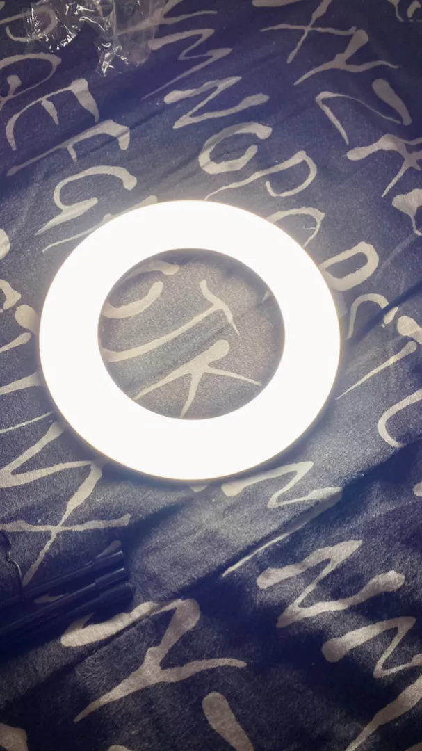 Ring Light de Mesa 6,5" RGB Portátil com Mini Tripé Ajustável IZEGLAM PRO photo review