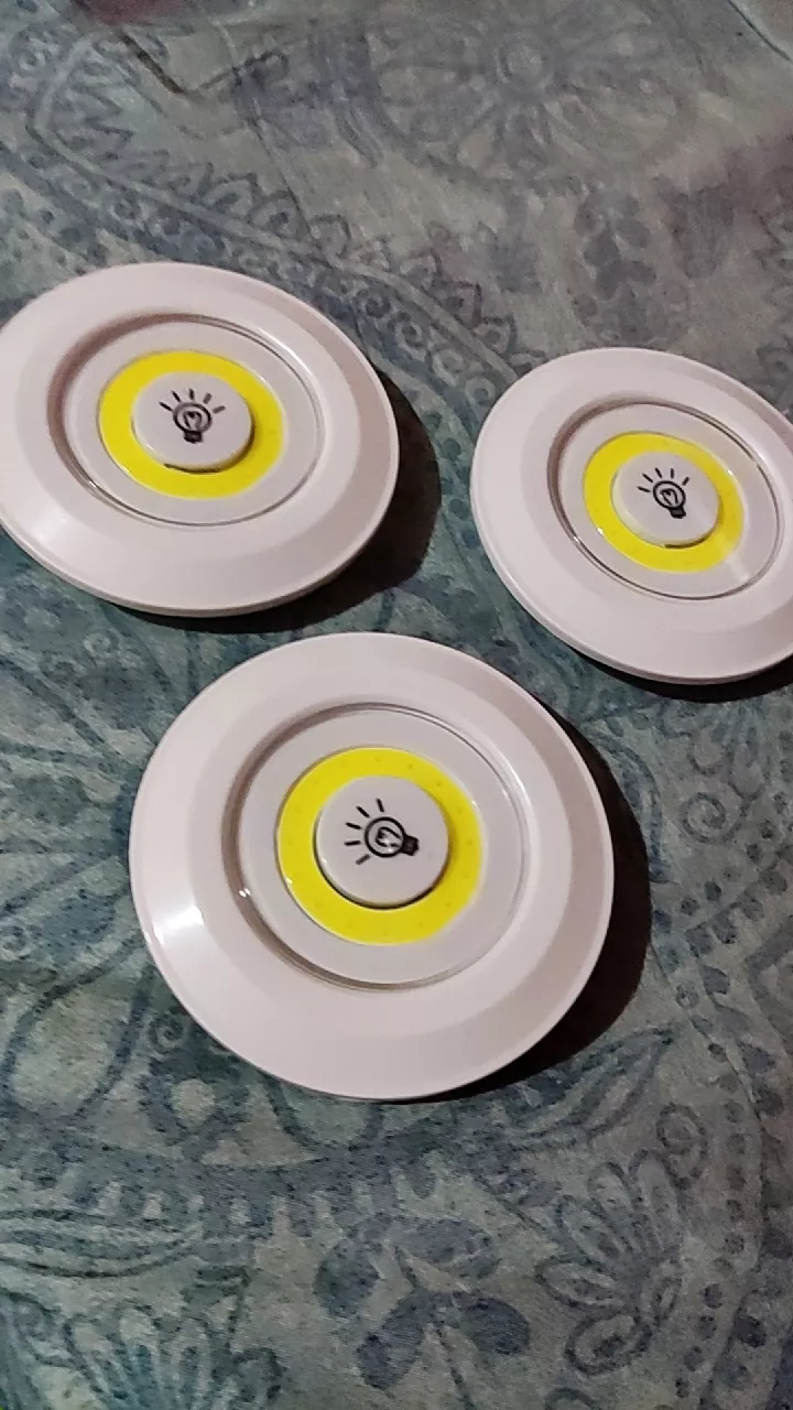 Kit 3 Lâmpadas LED Spot Sem Fio Controle Remoto 150 Lumens IZEULTRA BRIGHT photo review