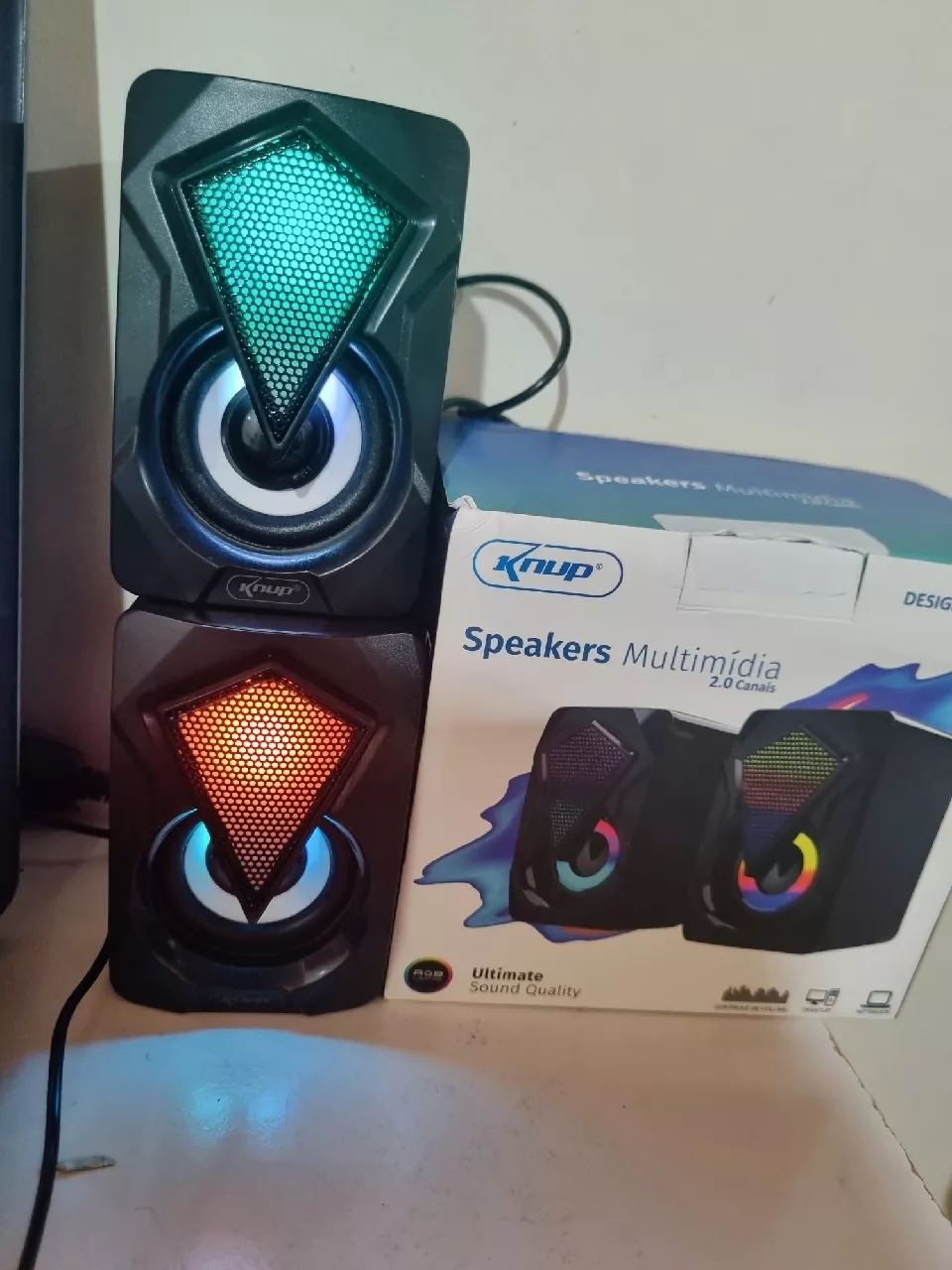 Caixa de Som RGB LED Som Estéreo Compacta USB Multimídia IZEFLASH SOUND photo review