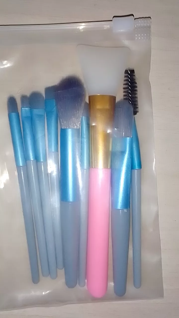 Kit de Pincéis de Maquiagem 8 Peças com Estojo Transparente Para Viagem Cerdas Macias Face e Olhos IZEGLAM TOUCH photo review