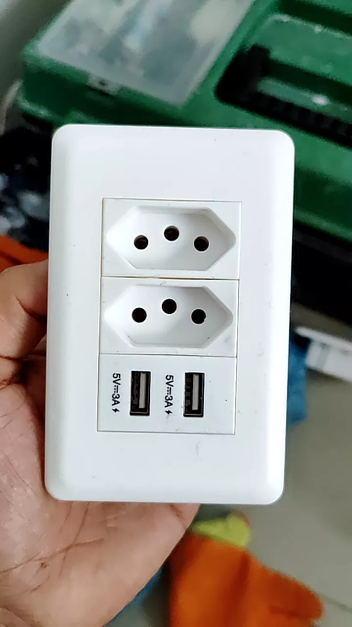 Tomada de Parede Bivolt com 2 USB, Proteção Contra Curto e Compatível Universal IZEPOWER SAFE photo review