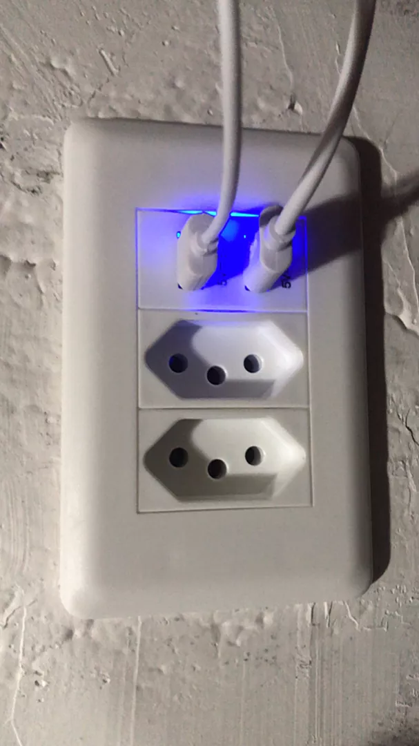 Tomada de Parede Bivolt com 2 USB, Proteção Contra Curto e Compatível Universal IZEPOWER SAFE photo review