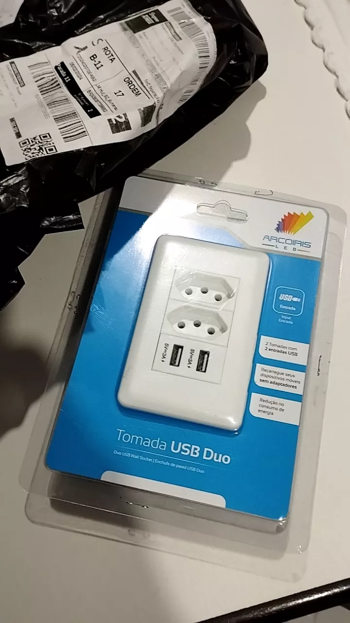 Tomada de Parede Bivolt com 2 USB, Proteção Contra Curto e Compatível Universal IZEPOWER SAFE photo review