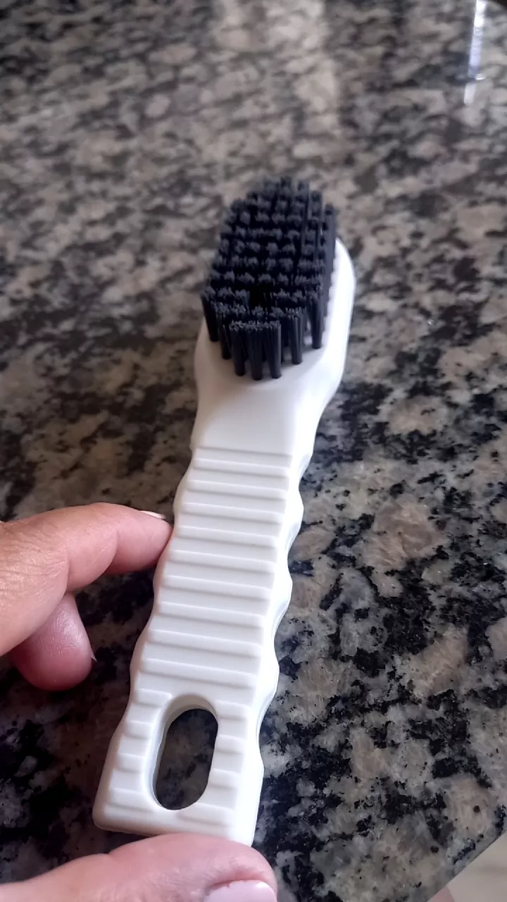 Escova Multiuso para Limpeza com Dispenser de Sabão 150ml Plástico Macio IZE SCRUBSMART photo review