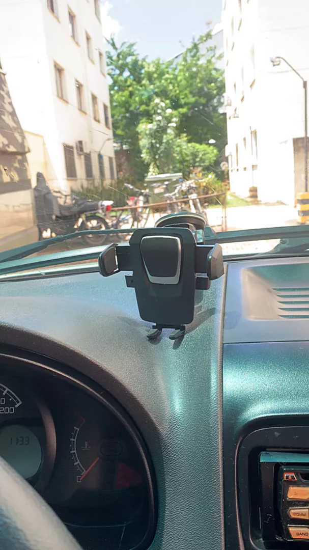 Suporte Veicular Universal para Celular e GPS, Trava Automática, Rotação 360°, Base de Silicone Adesiva – IZESHIELD FLEX photo review
