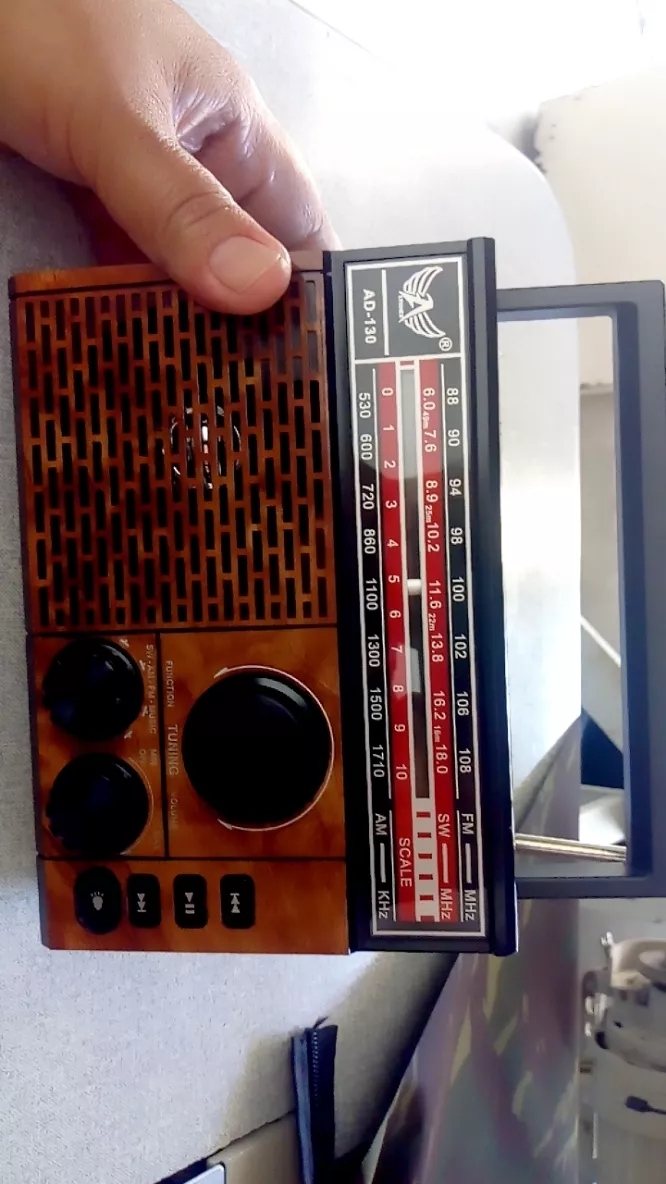Rádio Retrô Altomex Solar Recarga USB Lanterna 3W IZERADIO POWER photo review