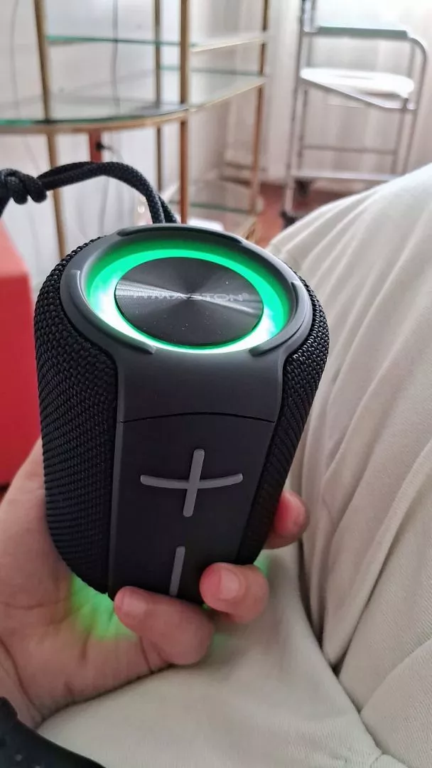 Caixa de Som Bluetooth 5.0 Potente 8W, Bateria Longa, À Prova D'Água, LED RGB, Portátil - IZEBOOM PLAY photo review