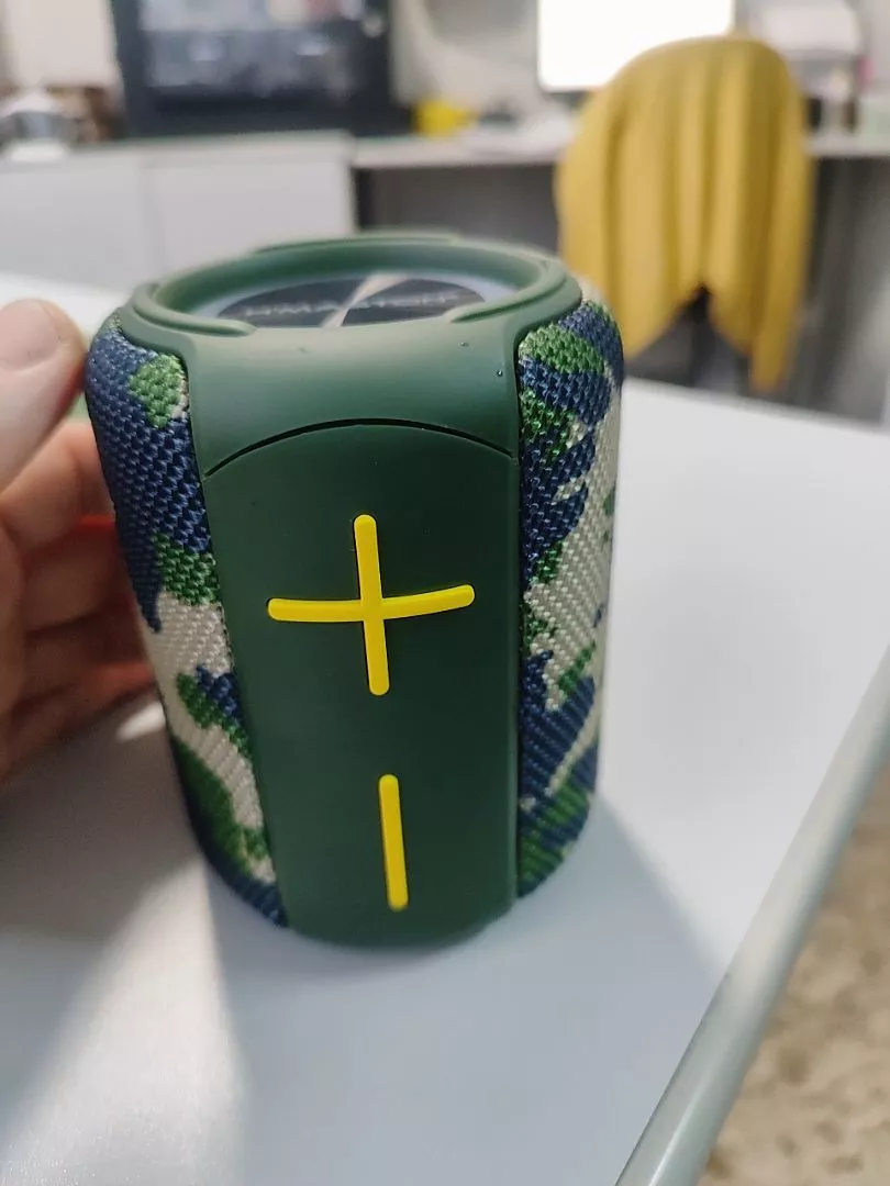 Caixa de Som Bluetooth 5.0 Potente 8W, Bateria Longa, À Prova D'Água, LED RGB, Portátil - IZEBOOM PLAY photo review