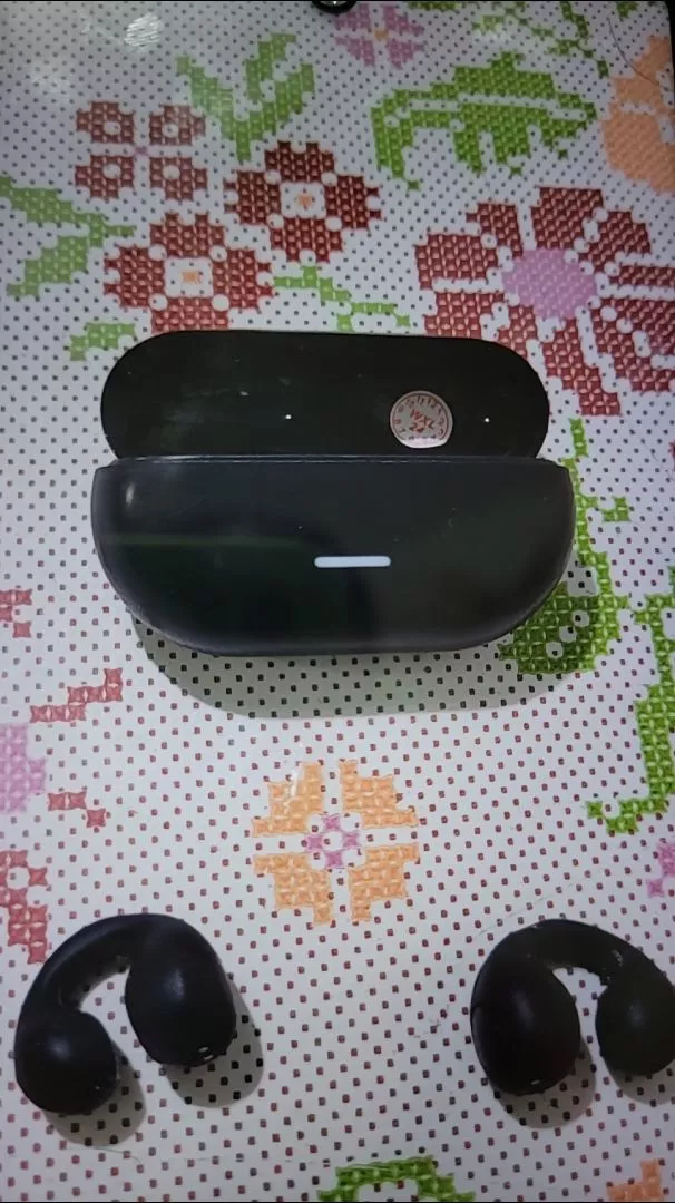 Fone de Ouvido Condução Óssea Sem Fio Bluetooth Esportivo, Leve, Compatível com Celular IZEFIT WAVE photo review