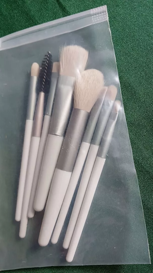 Kit de Pincéis de Maquiagem 8 Peças com Estojo Transparente Para Viagem Cerdas Macias Face e Olhos IZEGLAM TOUCH photo review