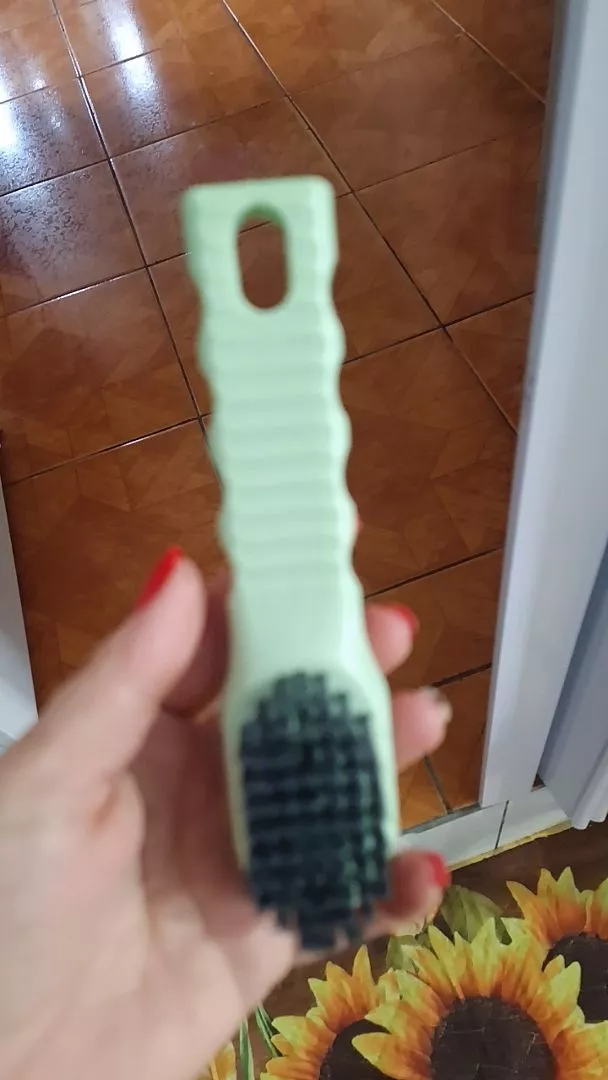 Escova Multiuso para Limpeza com Dispenser de Sabão 150ml Plástico Macio IZE SCRUBSMART photo review