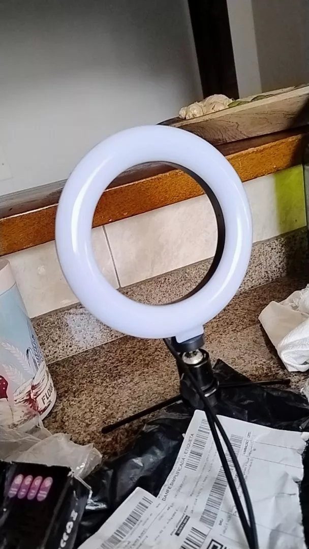 Ring Light de Mesa 6,5" RGB Portátil com Mini Tripé Ajustável IZEGLAM PRO photo review