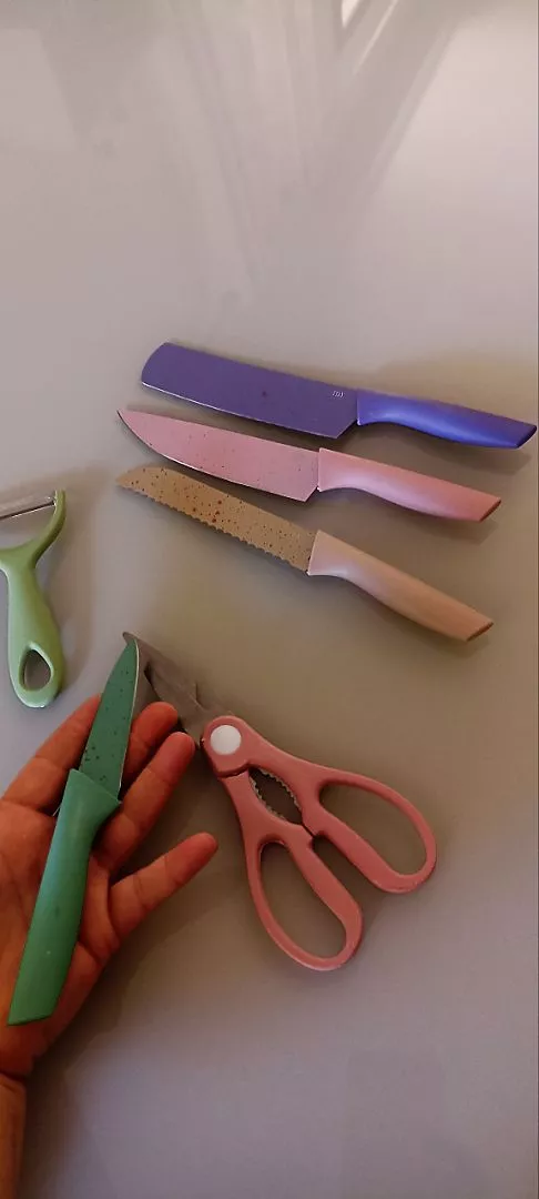Conjunto de Facas Coloridas em Aço Inoxidável com Cabo Ergonômico para Cozinha Gourmet 6 Peças IZECOOK COLOR photo review