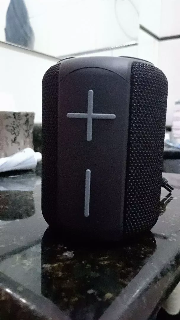 Caixa de Som Bluetooth 5.0 Potente 8W, Bateria Longa, À Prova D'Água, LED RGB, Portátil - IZEBOOM PLAY photo review