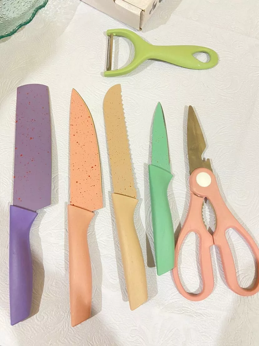 Conjunto de Facas Coloridas em Aço Inoxidável com Cabo Ergonômico para Cozinha Gourmet 6 Peças IZECOOK COLOR photo review