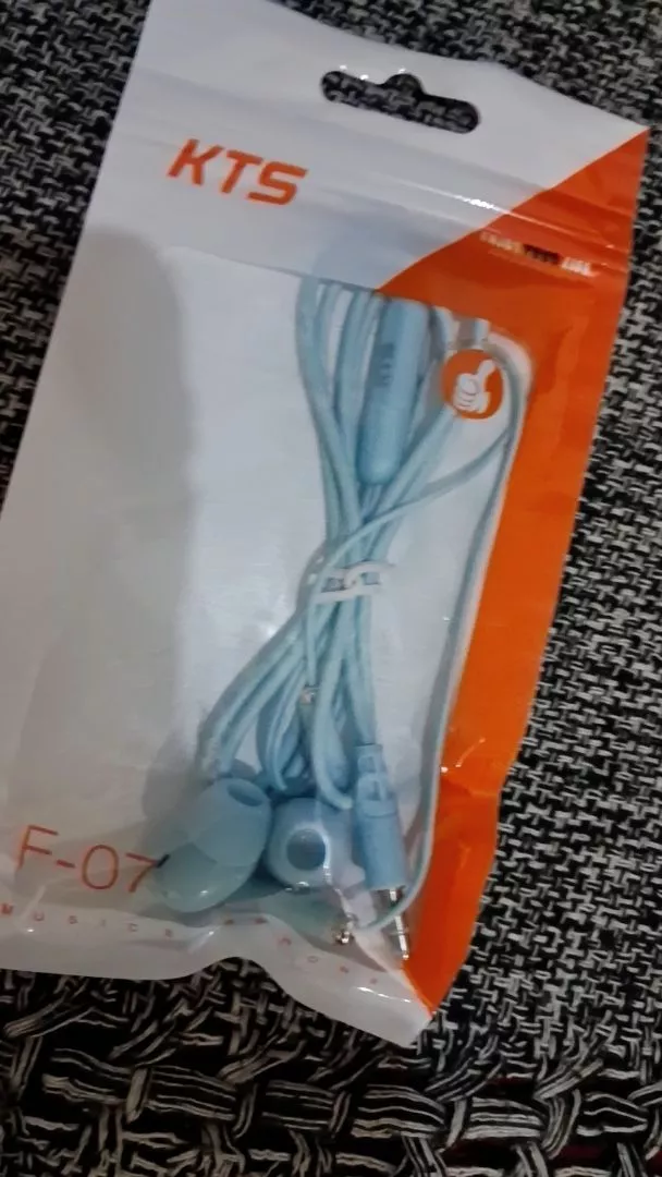 Fone de Ouvido Intra Auricular ES36 Macaron com Microfone e Cancelamento de Ruído Fio 1.2m IZESOUND PRO photo review