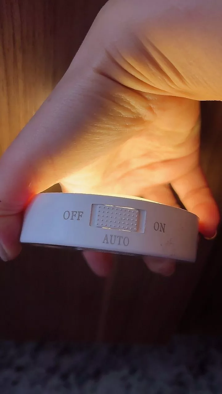 Luminária LED Sensor de Presença Recarregável USB Luz Fria Multiuso IZEDETECT BRIGHT photo review