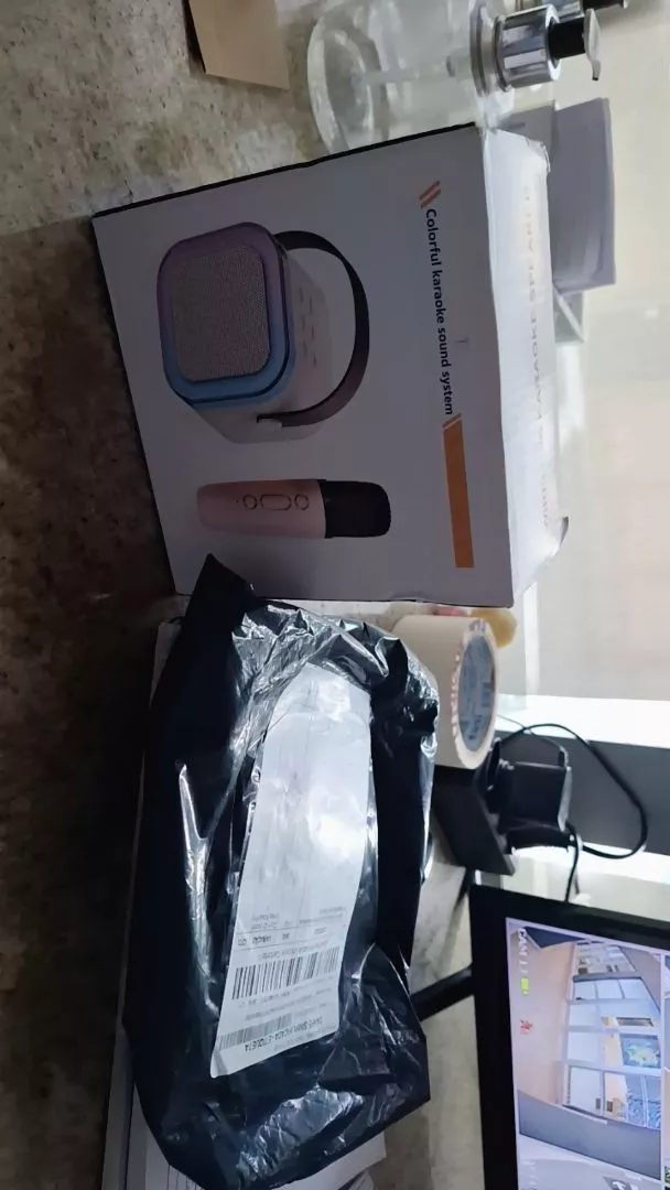 Caixa de Som Bluetooth Karaokê Colorida 5W Microfones Bateria Potente IZEBOX FUN photo review