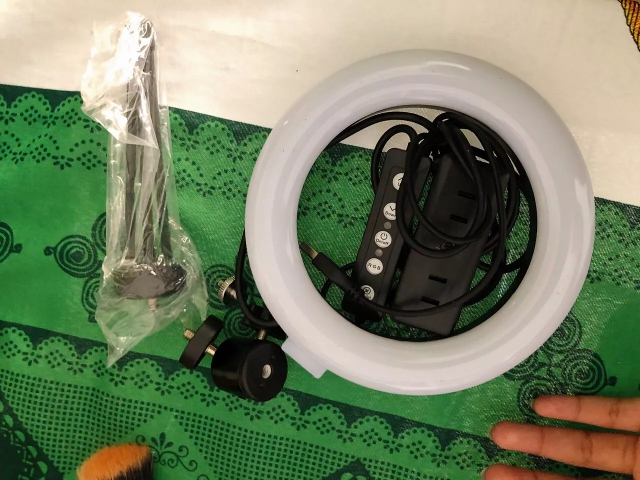 Ring Light de Mesa 6,5" RGB Portátil com Mini Tripé Ajustável IZEGLAM PRO photo review