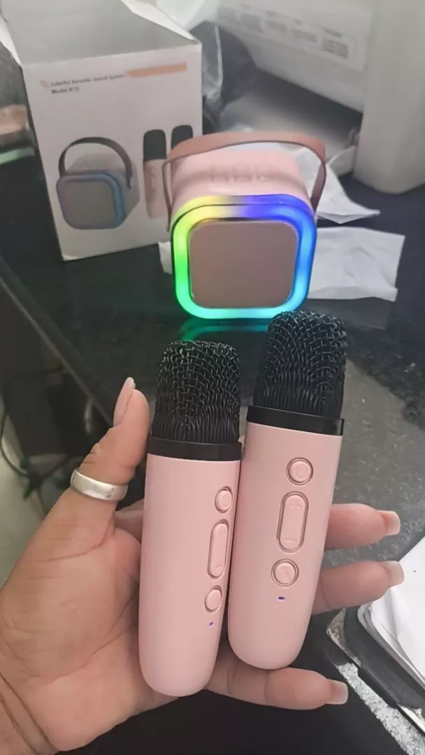 Caixa de Som Bluetooth Karaokê Colorida 5W Microfones Bateria Potente IZEBOX FUN photo review