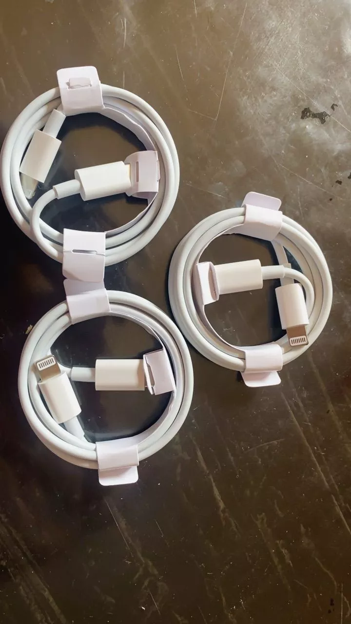 Cabo Apple USB-C para Lightning 20W Recarga Rápida Sincronização 2 Metros IZEFAST CHARGE photo review