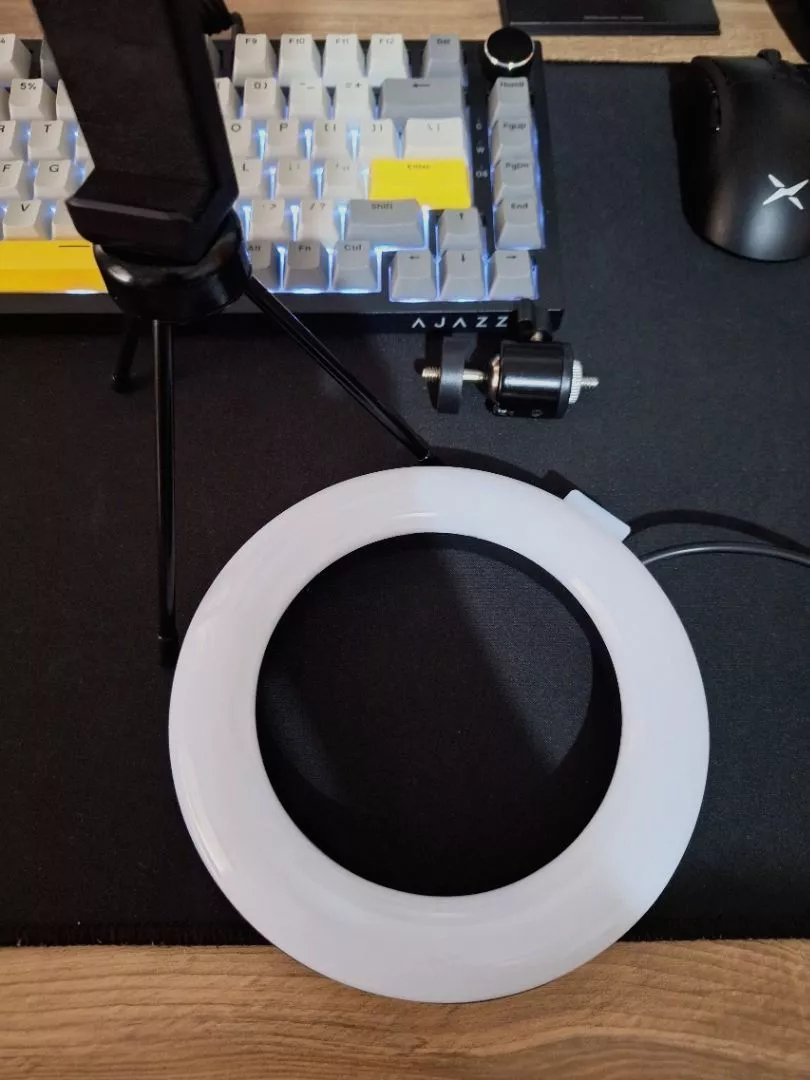 Ring Light de Mesa 6,5" RGB Portátil com Mini Tripé Ajustável IZEGLAM PRO photo review