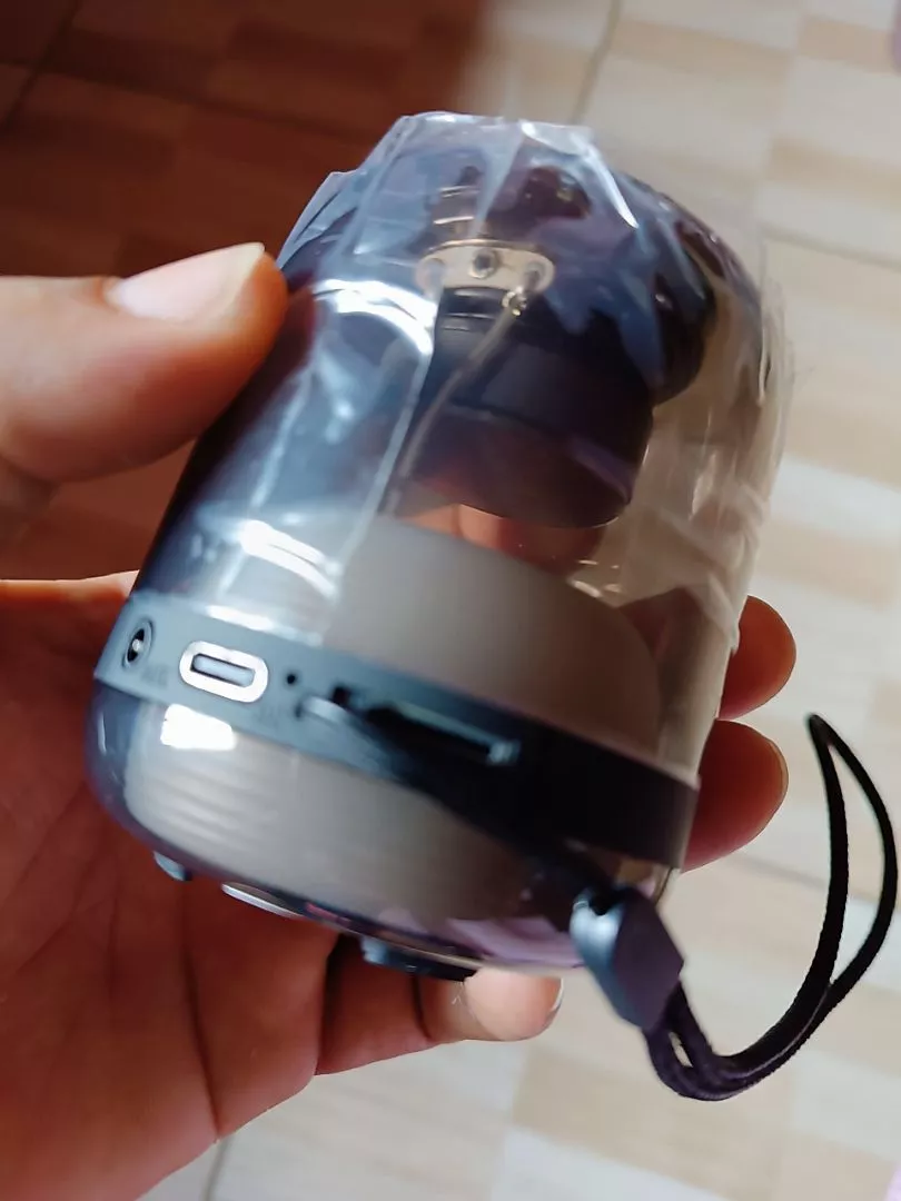 Caixa de Som Bluetooth Portátil 10W Prova d'Água RGB 32GB Bateria 1200mAh IZESOUND GLOW photo review