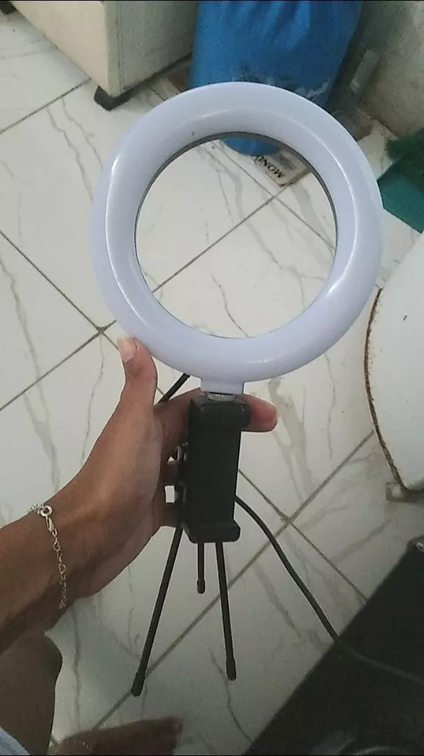 Ring Light de Mesa 6,5" RGB Portátil com Mini Tripé Ajustável IZEGLAM PRO photo review