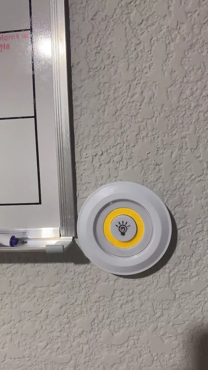 Kit 3 Lâmpadas LED Spot Sem Fio Controle Remoto 150 Lumens IZEULTRA BRIGHT photo review