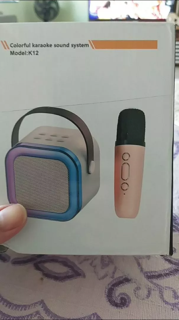 Caixa de Som Bluetooth Karaokê Colorida 5W Microfones Bateria Potente IZEBOX FUN photo review