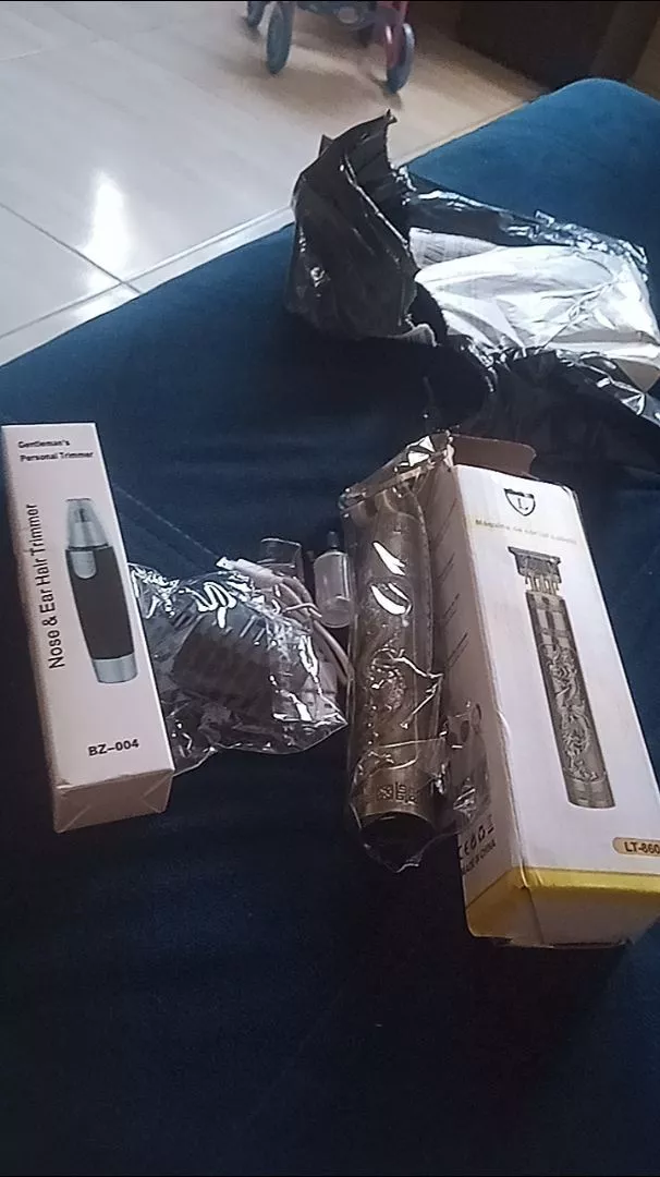 Kit Barbeador e Aparador Masculino Profissional Metal Bateria 1200mAh IZEEDGE PRO photo review