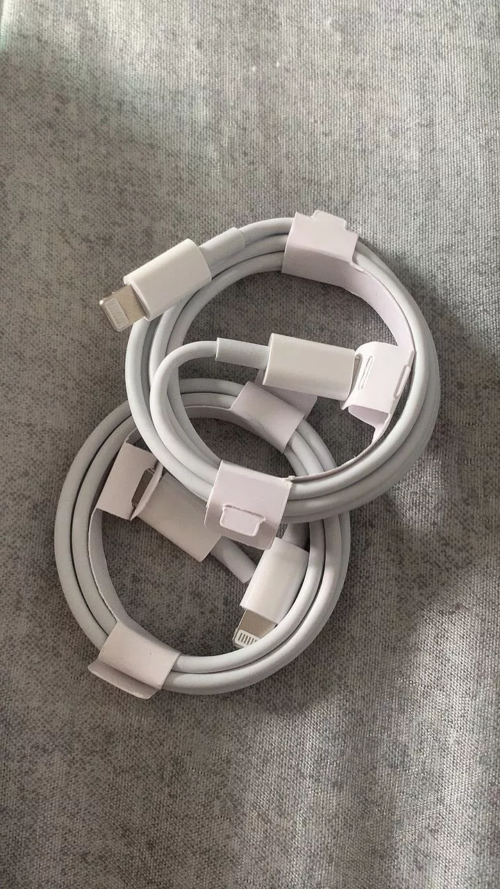 Cabo Apple USB-C para Lightning 20W Recarga Rápida Sincronização 2 Metros IZEFAST CHARGE photo review