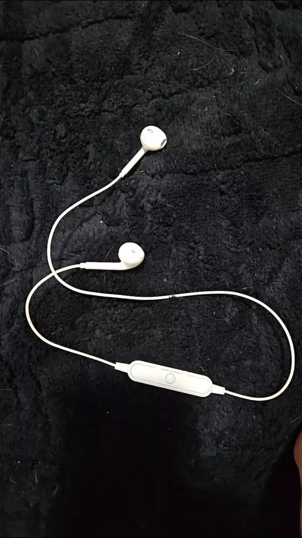 Fone de Ouvido Bluetooth 5.0 Esportivo Intra-Auricular Alta Performance IZEBOOST FIT photo review