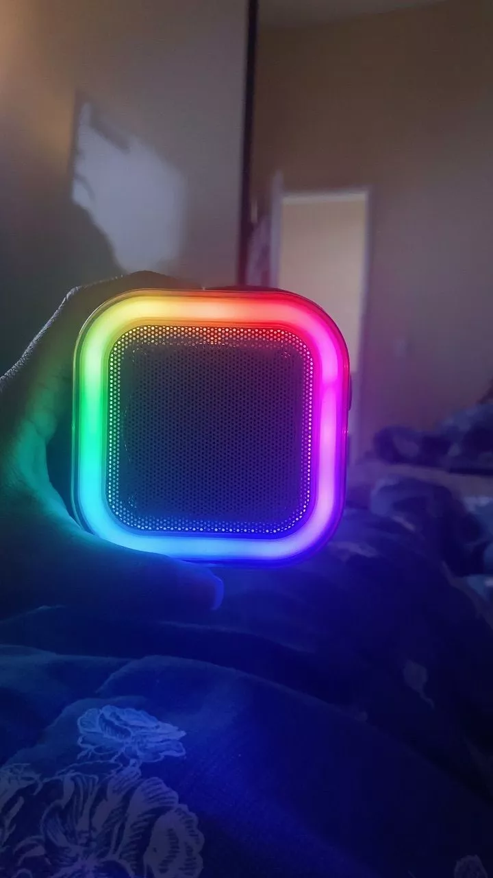 Caixa de Som Karaokê Bluetooth Portátil Bateria Longa Duração 2 Microfones IZEBOX FUN photo review