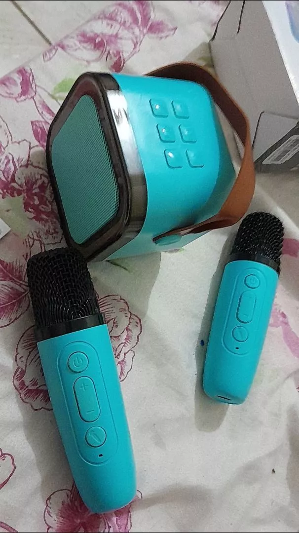 Caixa de Som Karaokê Bluetooth Portátil Bateria Longa Duração 2 Microfones IZEBOX FUN photo review