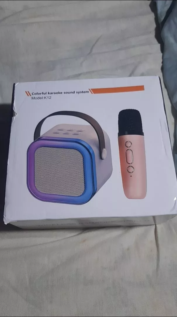 Caixa de Som Karaokê Bluetooth Portátil Bateria Longa Duração 2 Microfones IZEBOX FUN photo review