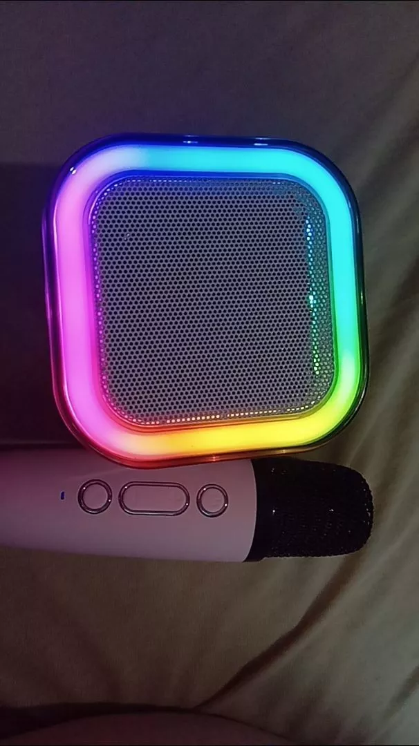 Caixa de Som Karaokê Bluetooth Portátil Bateria Longa Duração 2 Microfones IZEBOX FUN photo review