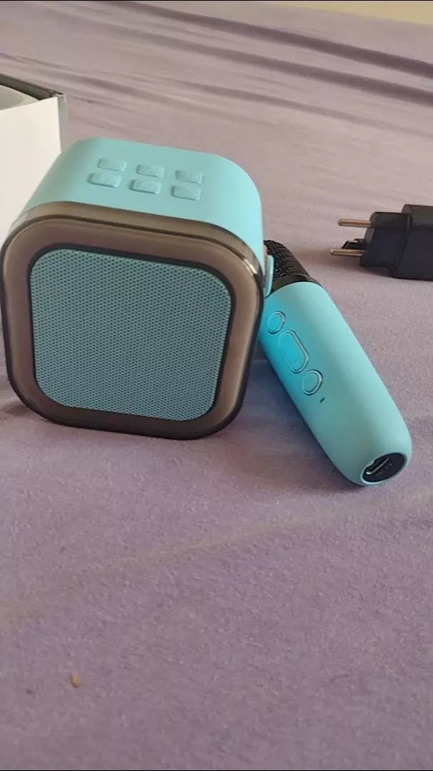 Caixa de Som Bluetooth Karaokê Colorida 5W Microfones Bateria Potente IZEBOX FUN photo review