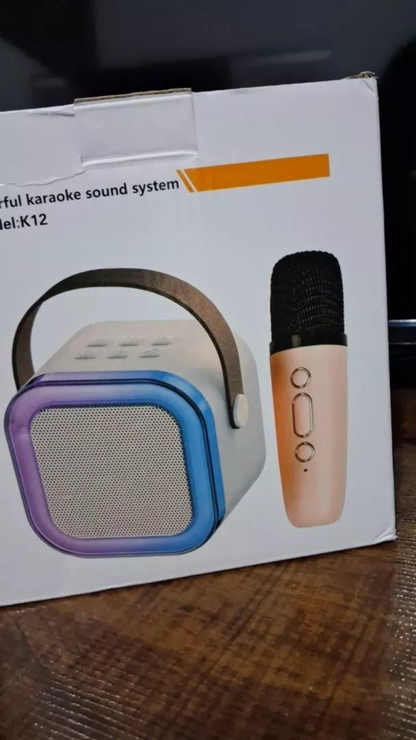 Caixa de Som Karaokê Bluetooth Portátil Bateria Longa Duração 2 Microfones IZEBOX FUN photo review