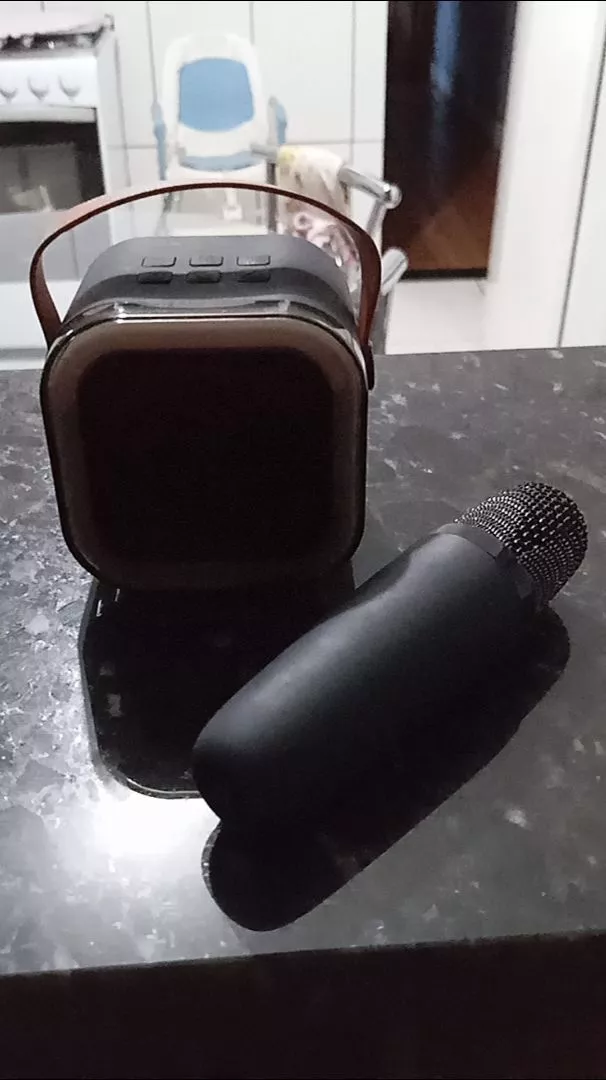Caixa de Som Karaokê Bluetooth Portátil Bateria Longa Duração 2 Microfones IZEBOX FUN photo review