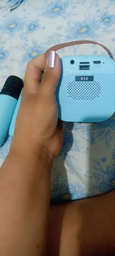 Caixa de Som Karaokê Bluetooth Portátil Bateria Longa Duração 2 Microfones IZEBOX FUN photo review
