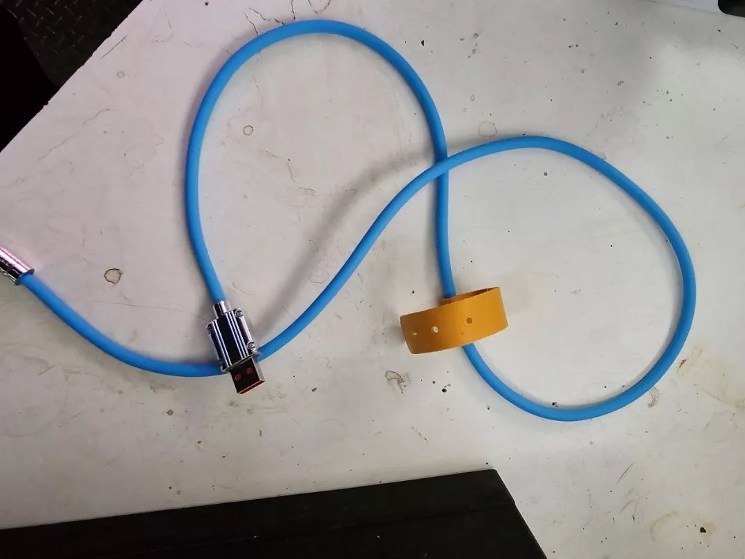 Cabo USB Tipo-C 120W Super Rápido Silicone Antidobra IZEFAST CHARGE photo review